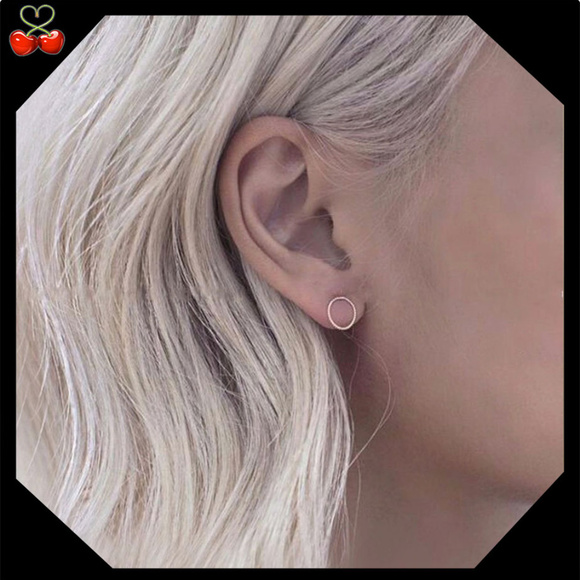 🍒2/$25 Simple Stud Circle Piercing - Picture 1 of 3